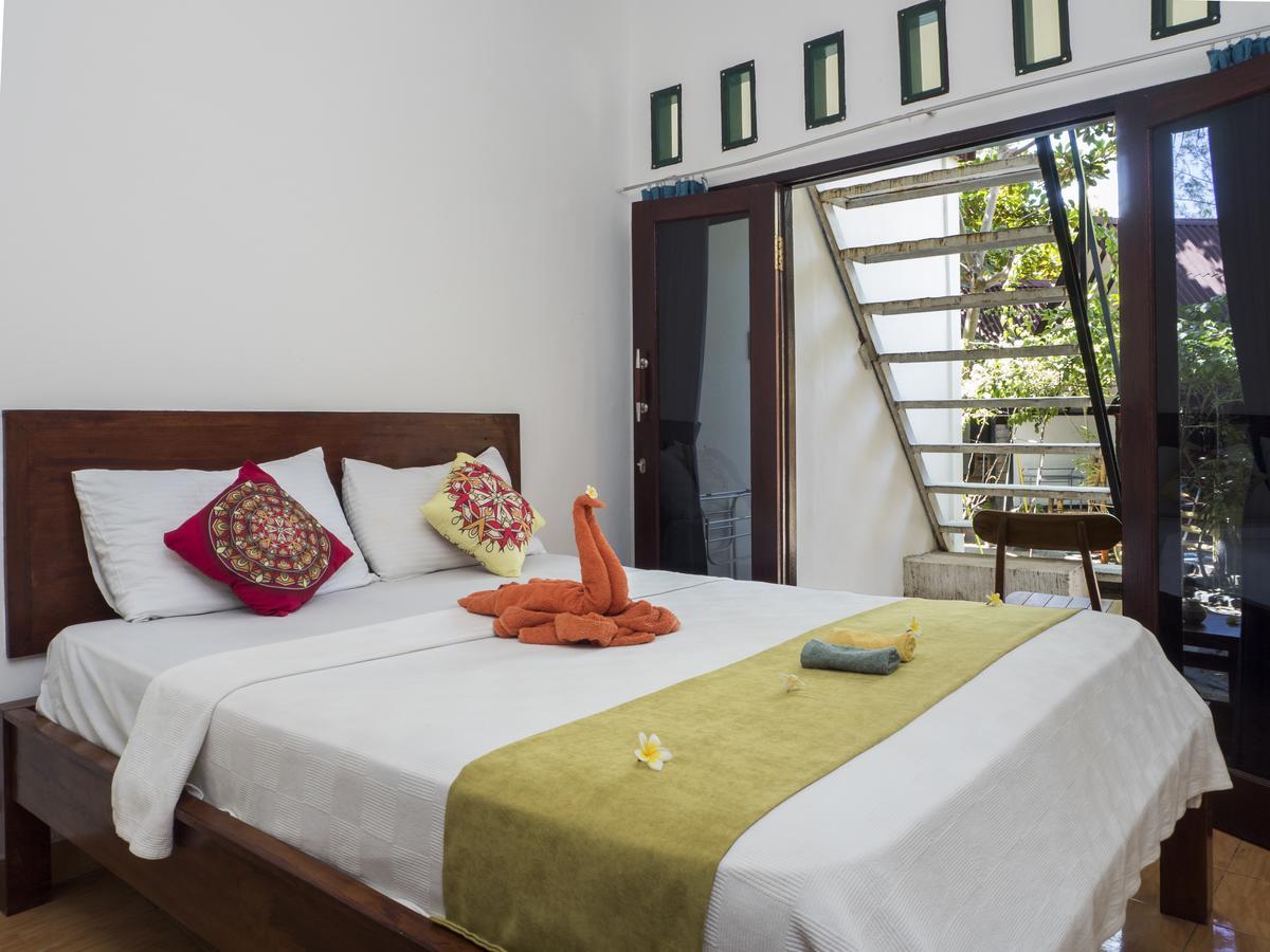 Gili Turtle Beach Resort Гили Траванган Экстерьер фото